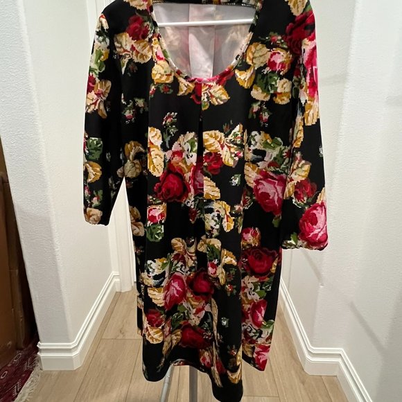 Multi colour low neck, long sleeve with pleat in the front and back . - Picture 1 of 5